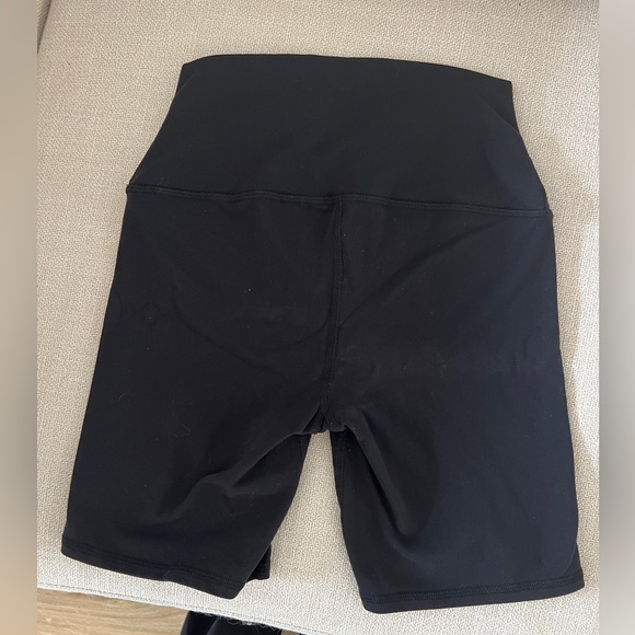Alo Yoga shorts - Picture 3 of 3